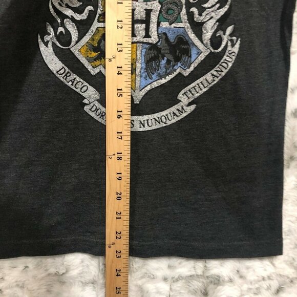 The Wizarding World of Harry Potter Universal Studios Hogwarts Crest T-Shirt S - Picture 8 of 8
